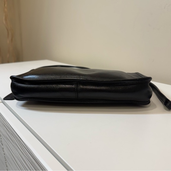 Vintage Coach 9455 Black Leather Zippered Clutch / Basic Bag (1980s–Early 1990s) - Picture 5 of 16
